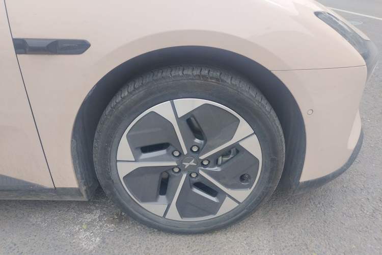 Used XPeng MONA M03 2024 620 with Ultra-Long Range Right Front Wheel Hub