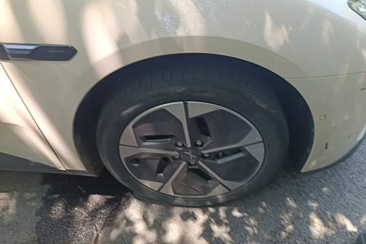 Used XPeng MONA M03 2024 620 with Ultra-Long Range Right Front Wheel Hub