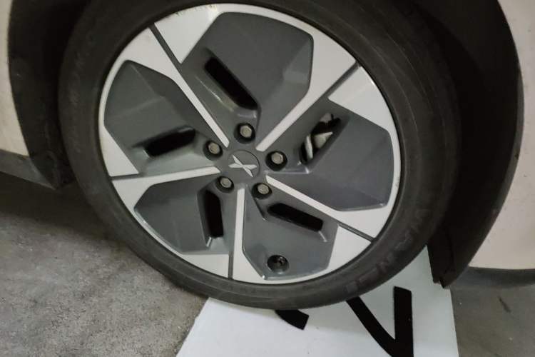 Used XPeng MONA M03 2024 620 with Ultra-Long Range Right Front Wheel Hub