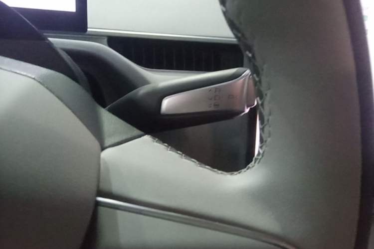 Used XPeng MONA M03 2024 620 with Ultra-Long Range Gear Lever