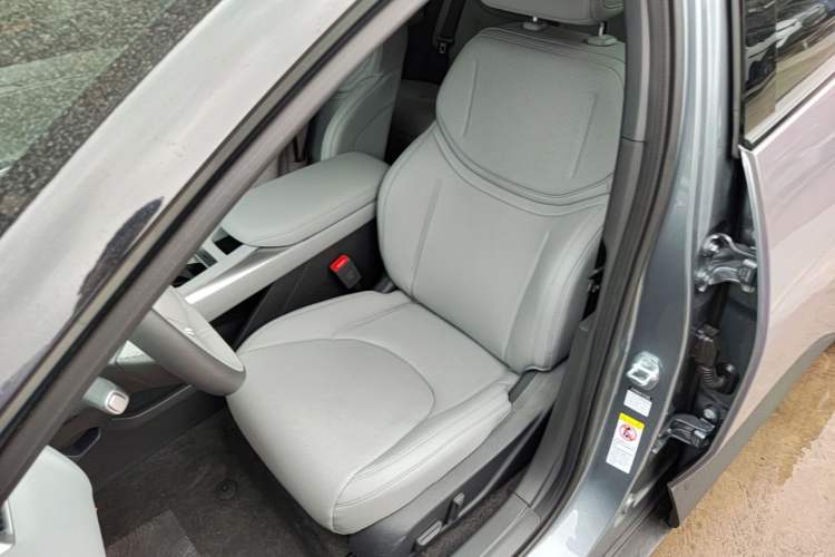 Used XPeng MONA M03 2024 620 with Ultra-Long Range Left Front Seat