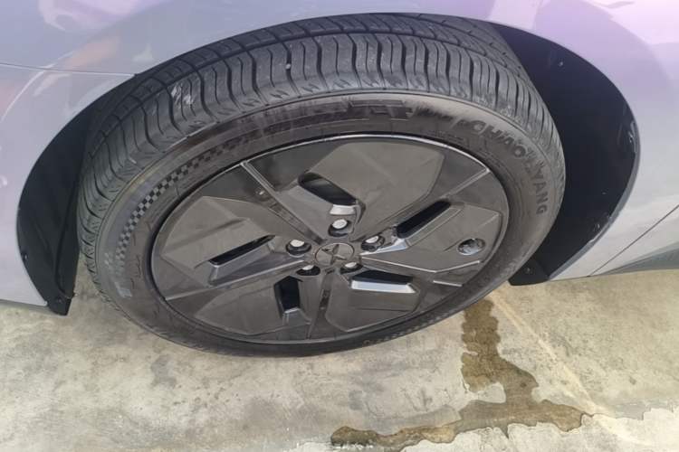 Used XPeng MONA M03 2024 620 with Ultra-Long Range Left Front Wheel Hub