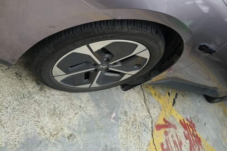 Used XPeng MONA M03 2024 620 with Ultra-Long Range Left Front Wheel Hub