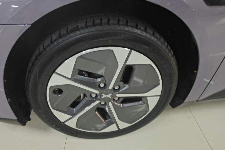 Used XPeng MONA M03 2024 620 with Ultra-Long Range Left Front Wheel Hub