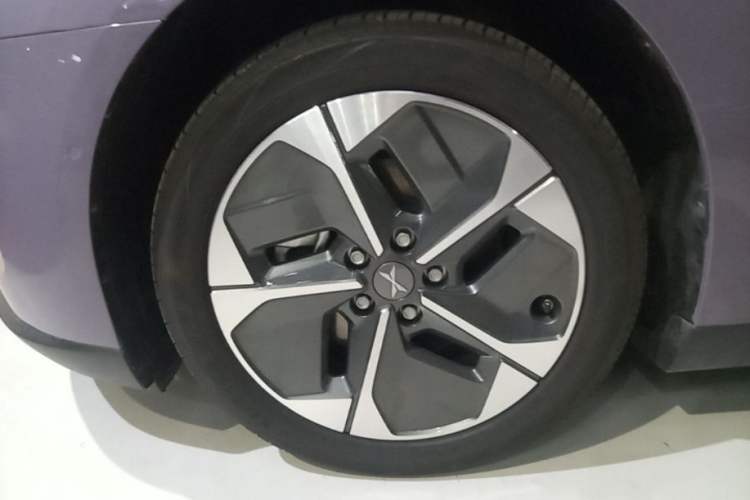Used XPeng MONA M03 2024 620 with Ultra-Long Range Left Front Wheel Hub