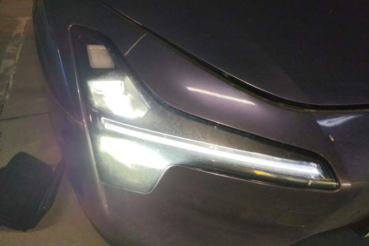 Used XPeng MONA M03 2024 620 with Ultra-Long Range Right Front Headlight
