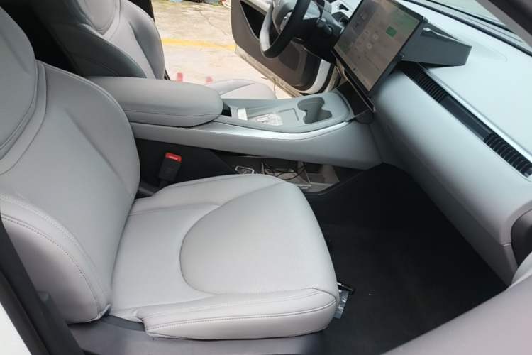 Used XPeng MONA M03 2024 620 with Ultra-Long Range Right Front Seat