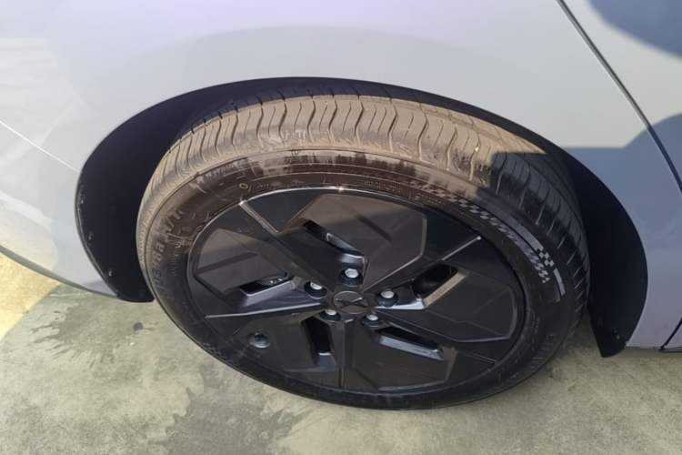 Used XPeng MONA M03 2024 620 with Ultra-Long Range Right Rear Wheel Hub