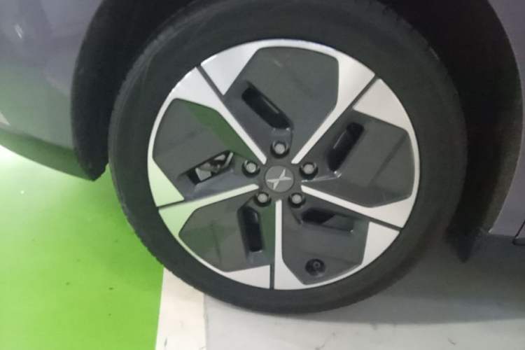 Used XPeng MONA M03 2024 620 with Ultra-Long Range Right Rear Wheel Hub