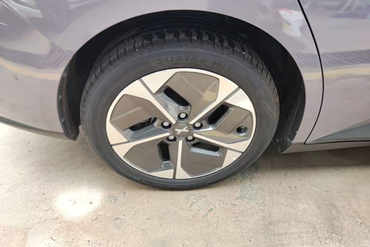 Used XPeng MONA M03 2024 620 with Ultra-Long Range Right Rear Wheel Hub