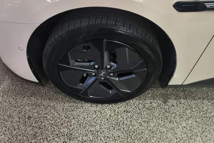 Used XPeng MONA M03 2024 620 with Ultra-Long Range Exterior 2
