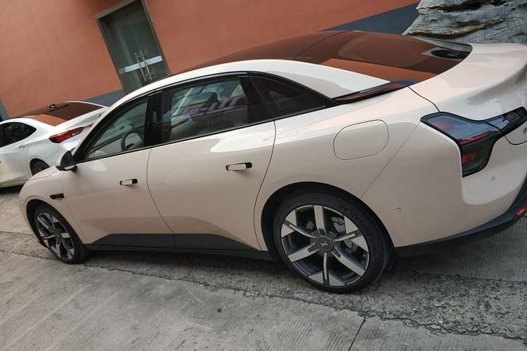 Used XPeng MONA M03 2024 620 with Ultra-Long Range Exterior 3