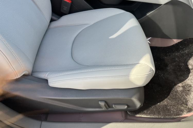 Used XPeng MONA M03 2024 620 with Ultra-Long Range Interior 11