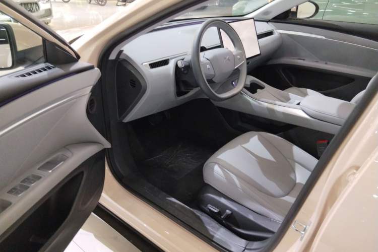 Used XPeng MONA M03 2024 620 with Ultra-Long Range Interior 2