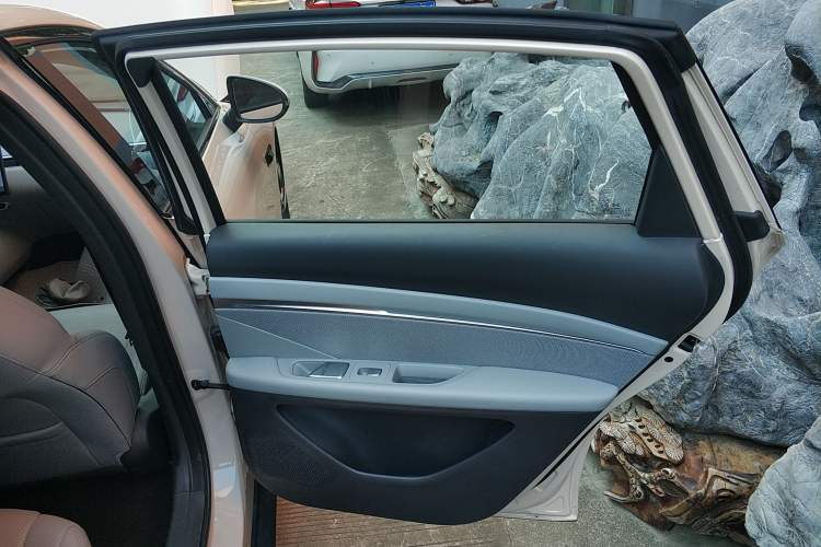 Used XPeng MONA M03 2024 620 with Ultra-Long Range Interior 6