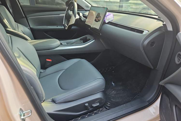 Used XPeng MONA M03 2024 515 Long-Range Interior 7