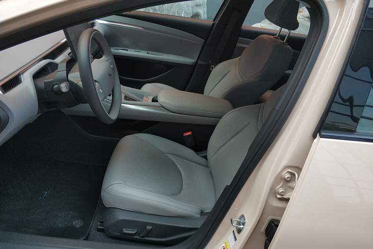 Used XPeng MONA M03 2024 620 with Ultra-Long Range Left Front Seat