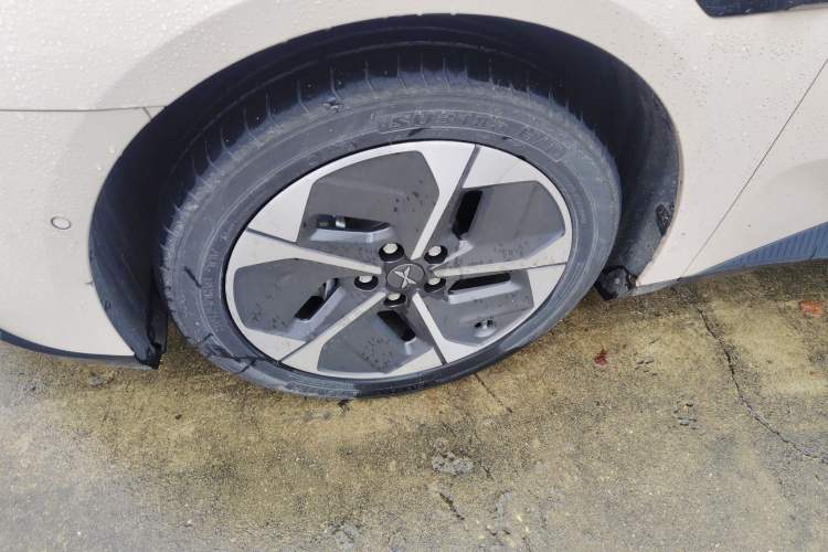 Used XPeng MONA M03 2024 620 with Ultra-Long Range Left Front Wheel Hub
