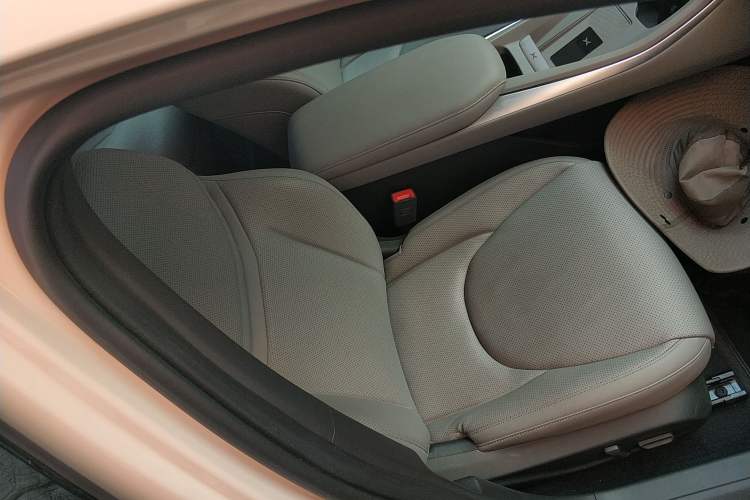 Used XPeng MONA M03 2024 620 with Ultra-Long Range Right Front Seat