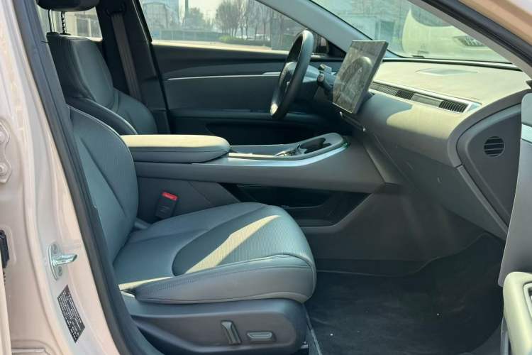 Used XPeng MONA M03 2024 620 with Ultra-Long Range Right Front Seat