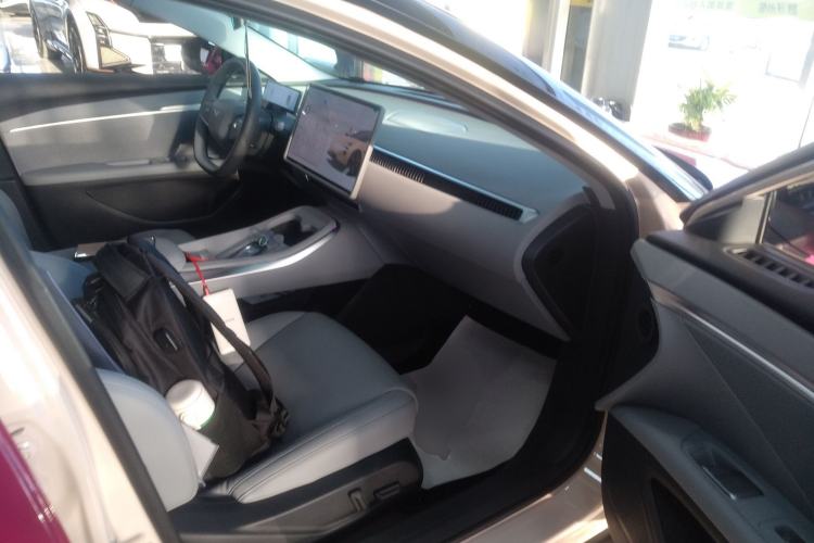 Used XPeng MONA M03 2024 620 with Ultra-Long Range Right Front Seat