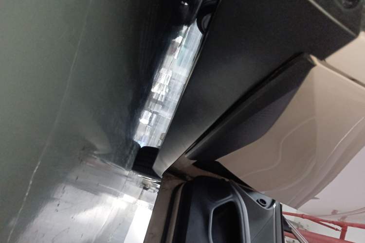 Used XPeng MONA M03 2024 620 with Ultra-Long Range Right Side Sill
