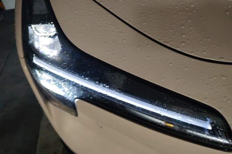 Used XPeng MONA M03 2024 620 with Ultra-Long Range Right Front Headlight
