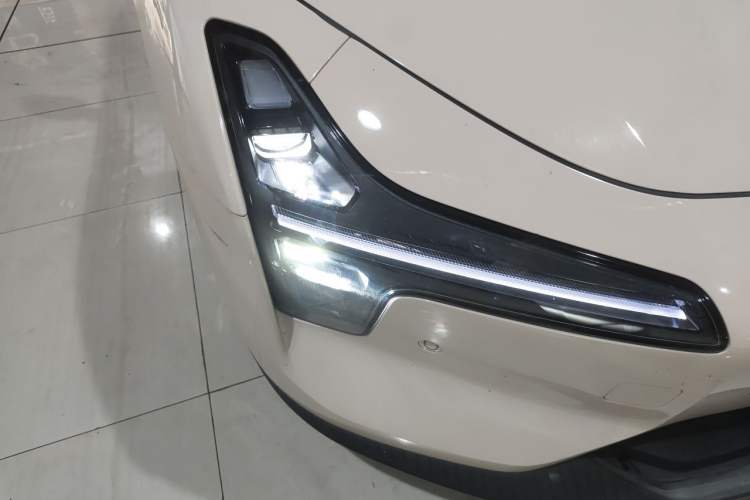 Used XPeng MONA M03 2024 620 with Ultra-Long Range Right Front Headlight