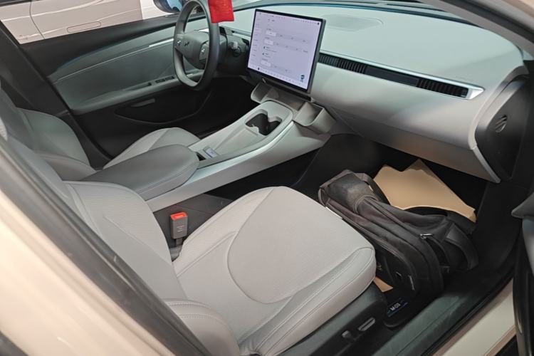 Used XPeng MONA M03 2024 620 with Ultra-Long Range Right Front Seat