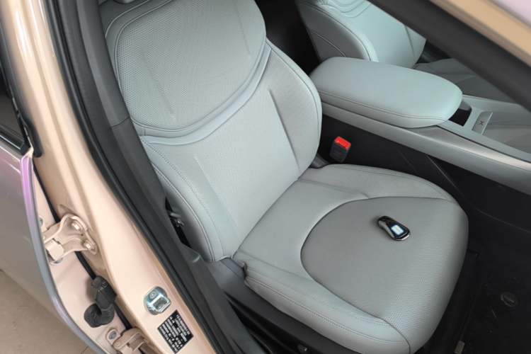 Used XPeng MONA M03 2024 620 with Ultra-Long Range Right Front Seat