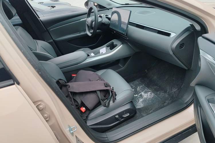 Used XPeng MONA M03 2024 620 with Ultra-Long Range Right Front Seat