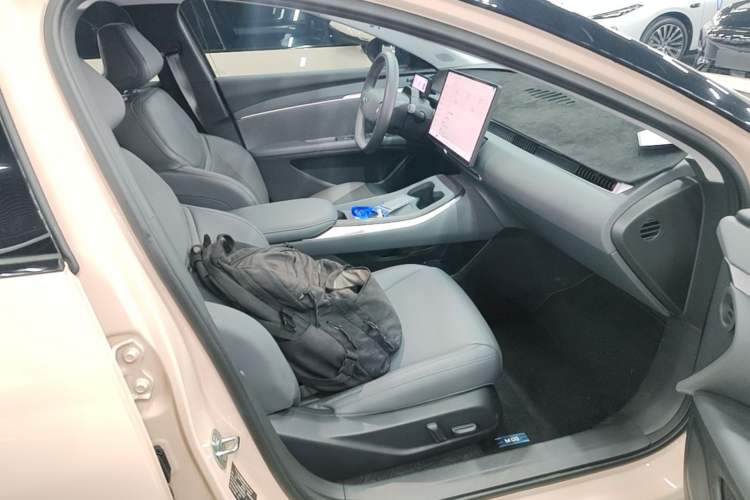 Used XPeng MONA M03 2024 620 with Ultra-Long Range Right Front Seat