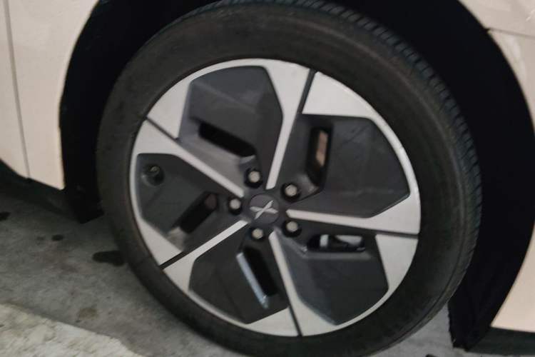 Used XPeng MONA M03 2024 620 with Ultra-Long Range Right Front Wheel Hub