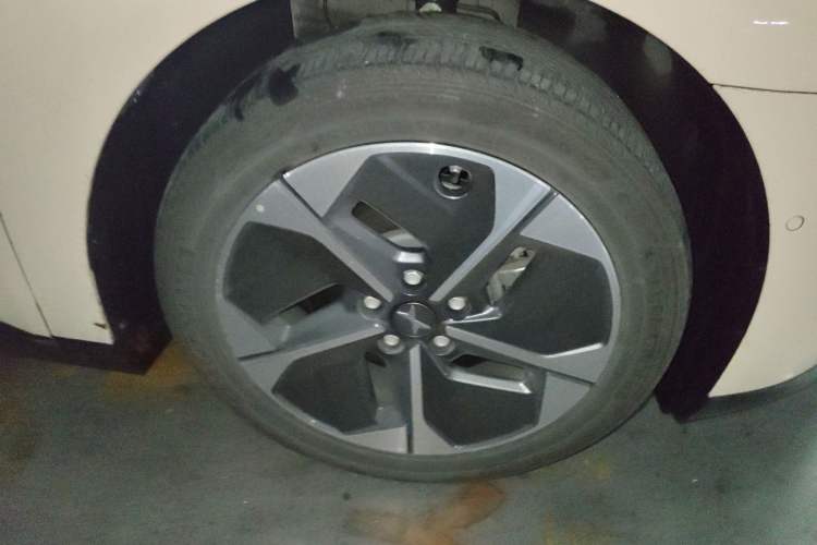 Used XPeng MONA M03 2024 620 with Ultra-Long Range Right Front Wheel Hub
