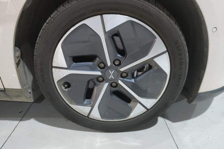 Used XPeng MONA M03 2024 620 with Ultra-Long Range Right Front Wheel Hub