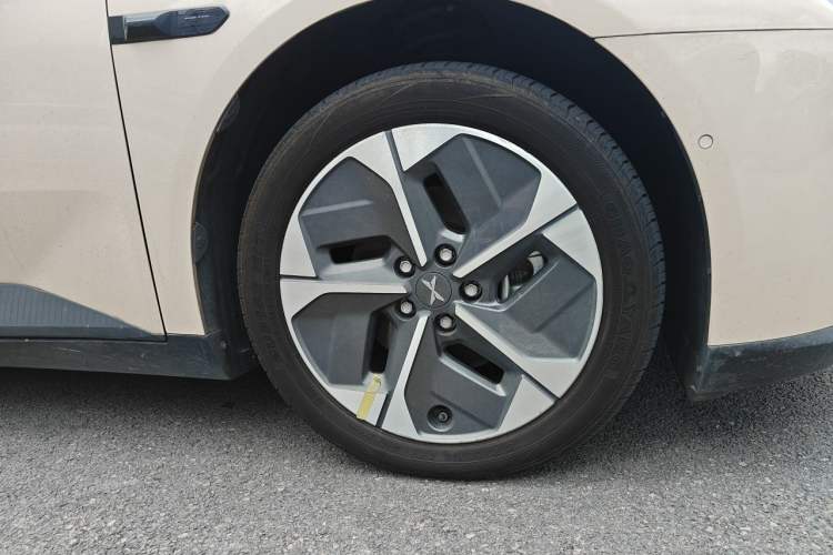 Used XPeng MONA M03 2024 620 with Ultra-Long Range Right Front Wheel Hub