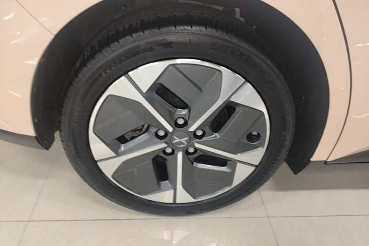 Used XPeng MONA M03 2024 620 with Ultra-Long Range Right Rear Wheel Hub