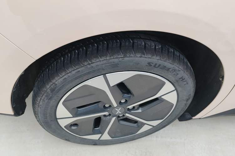 Used XPeng MONA M03 2024 620 with Ultra-Long Range Right Rear Wheel Hub