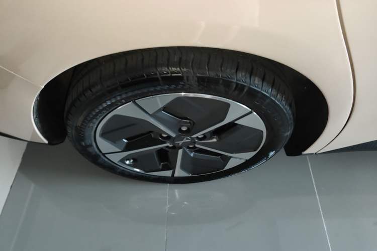 Used XPeng MONA M03 2024 620 with Ultra-Long Range Right Rear Wheel Hub