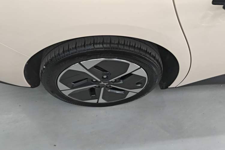 Used XPeng MONA M03 2024 620 with Ultra-Long Range Right Rear Wheel Hub