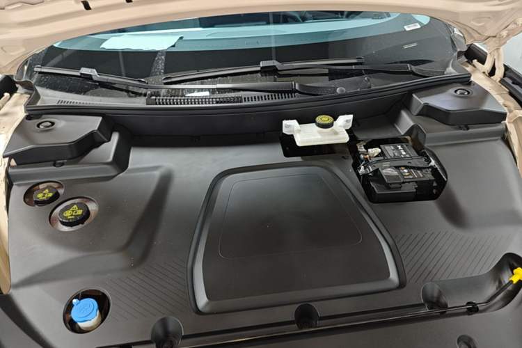 Used XPeng MONA M03 2024 620 with Ultra-Long Range Engine Bay