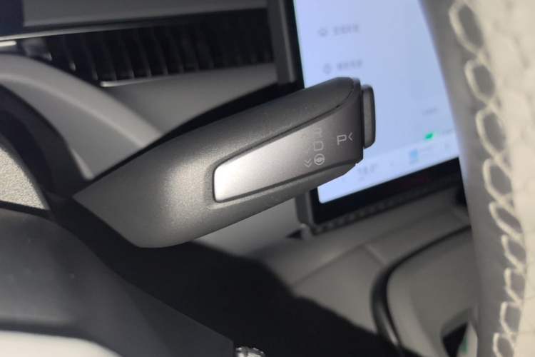Used XPeng MONA M03 2024 620 with Ultra-Long Range Gear Lever
