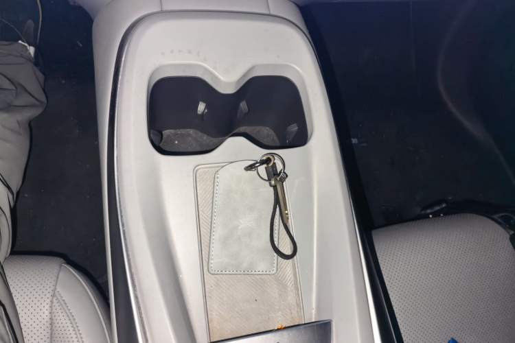 Used XPeng MONA M03 2024 620 with Ultra-Long Range Gear Lever