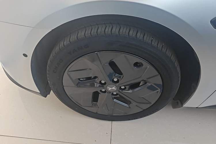 Used XPeng MONA M03 2024 620 with Ultra-Long Range Left Front Wheel Hub