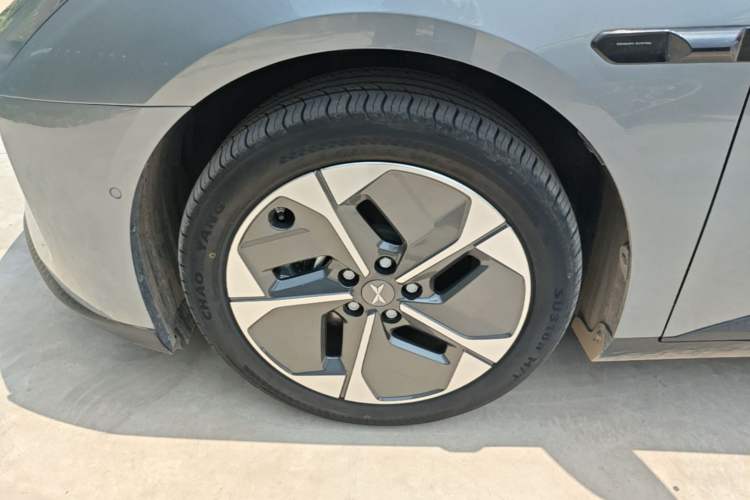 Used XPeng MONA M03 2024 620 with Ultra-Long Range Left Front Wheel Hub