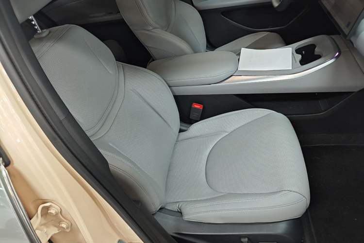 Used XPeng MONA M03 2024 620 with Ultra-Long Range Right Front Seat