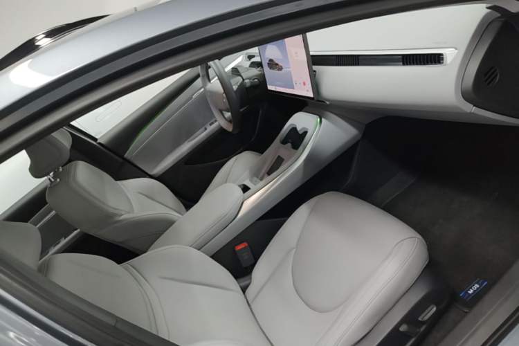 Used XPeng MONA M03 2024 620 with Ultra-Long Range Right Front Seat