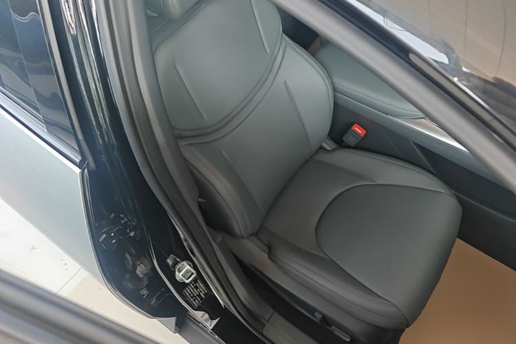 Used XPeng MONA M03 2024 620 with Ultra-Long Range Right Front Seat