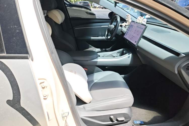 Used XPeng MONA M03 2024 620 with Ultra-Long Range Right Front Seat