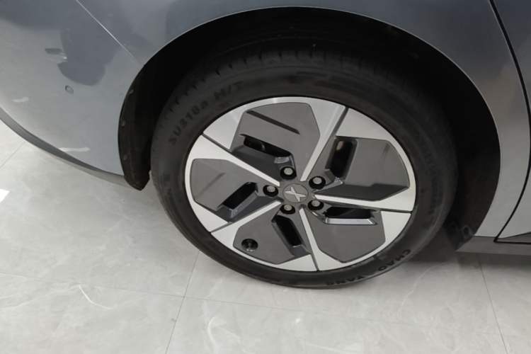 Used XPeng MONA M03 2024 620 with Ultra-Long Range Right Rear Wheel Hub